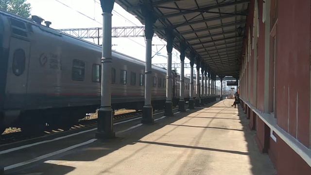 Пятый раз! Электровоз ЭП2К-224 с фирменным поездом Таврия: "Санкт-Петербург – Севастополь" смотреть онлайн