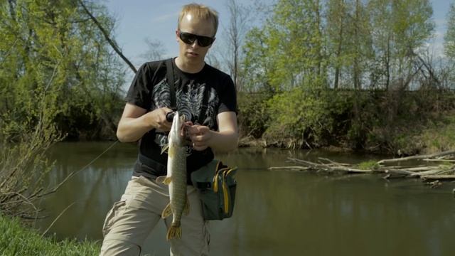 Ловля щуки спиннингом на малой реке. смотреть онлайн