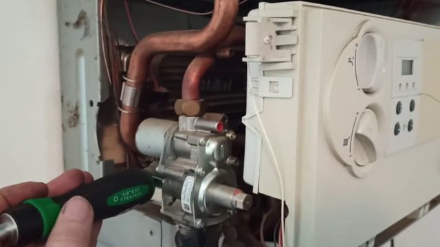 Газовый котёл Vaillant не зажигается, проблема с клапаном.