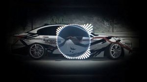 Едет черная бмв