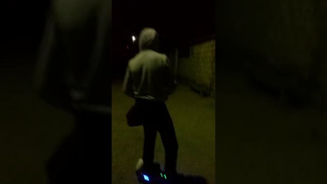 ПАЦАН ДРИФТИТ НА ГИРОСКУТОРЕ. НЕ ТИПИЧНАЯ МАХАЧКАЛА смотреть онлайн