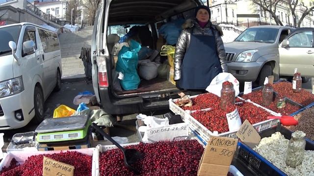 ВЛАДИВОСТОК 2023. РЫНОК ЖД ВОКЗАЛ. ЦЕНЫ НА ЯРМАРКЕ. ВЕРХНЕПОРТОВАЯ, 2. МЯСО РЫБА САЛО ГРИБЫ МЁД ИКР смотреть онлайн