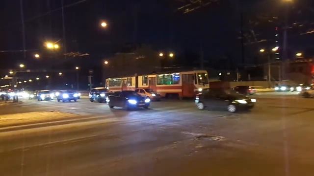 Остановка Санкт-Петербурга 8-74: ст. м. Лесная (21.03.18) смотреть онлайн