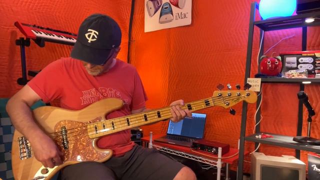 SELLING Fender American Professional Precision Bass + Squier Vintage Modified Jazz Bass V — demos смотреть онлайн