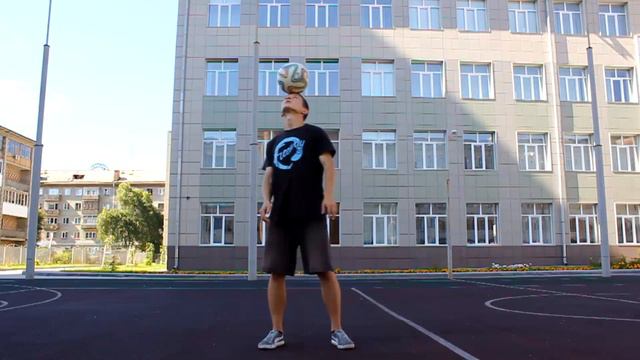 КАК ДЕРЖАТЬ МЯЧ НА ГОЛОВЕ? | Фристайл с нуля #7 - HEADSTALL | Обучение футбольному фристайлу смотреть онлайн