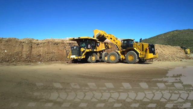 Колёсный погрузчик большой мощности Cat® 988 GC | Вводное видео смотреть онлайн