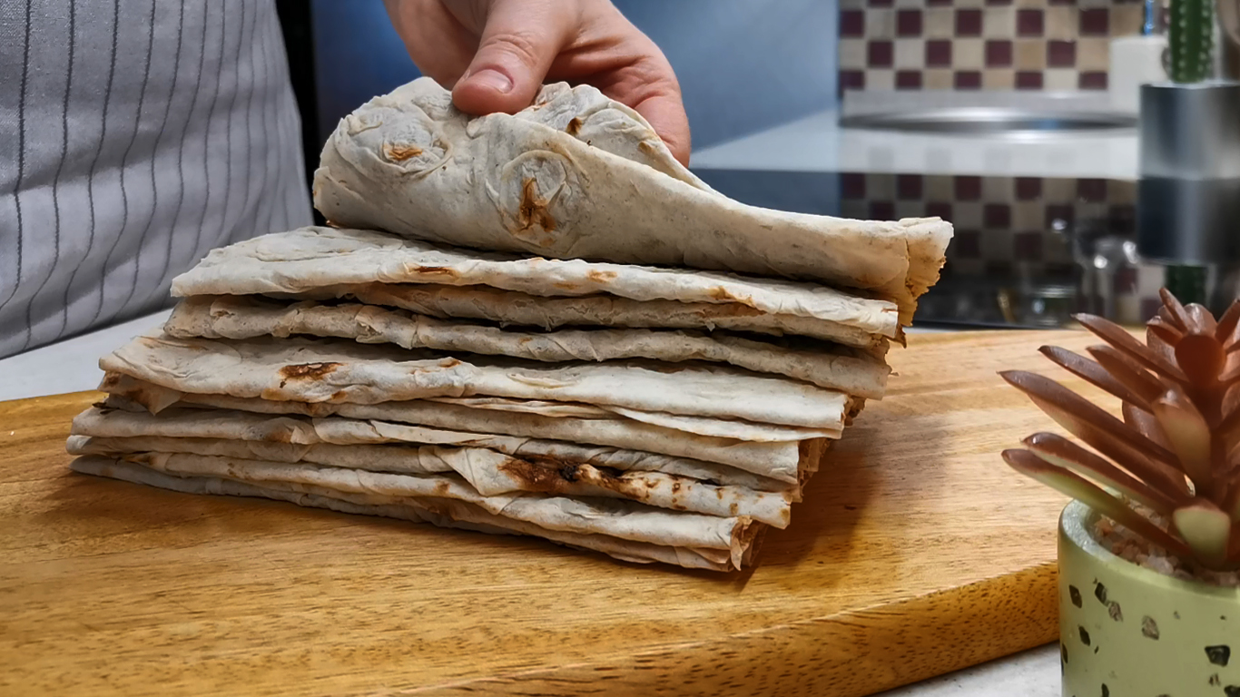 Беру ЛАВАШ, 5 минут и на сковородку! Тонкие ленивые ЛЕПЕШКИ на завтрак и перекус проще не придумать! смотреть онлайн