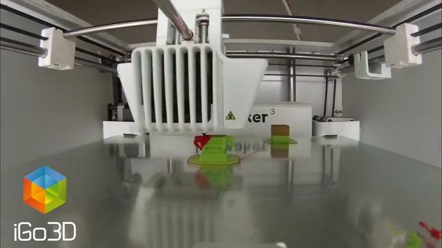 Ultimaker 3. Печать двухцветного робота.