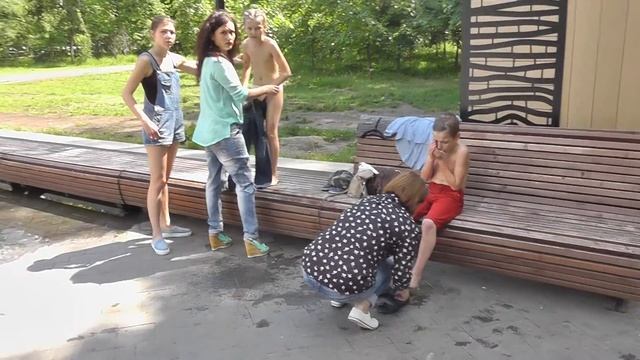 04.06.2016 Этот слышащий мальчик упал в фонтане 04458 смотреть онлайн