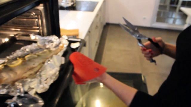 "Я худею, ребята…"Тридцать седьмой выпуск. "Запечённая рыба с сыром". смотреть онлайн