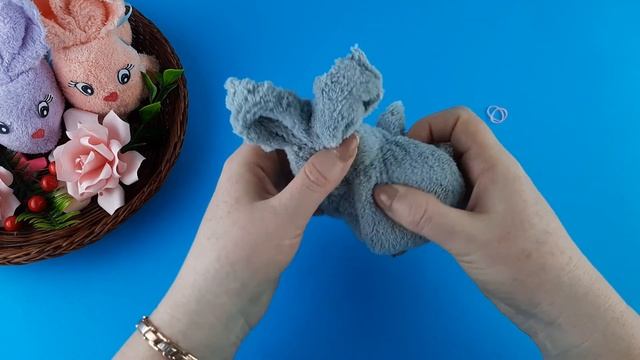 Как сделать зайчика из полотенца / Поделки из полотенец / Кролик из полотенца / Фигурки из полотене смотреть онлайн