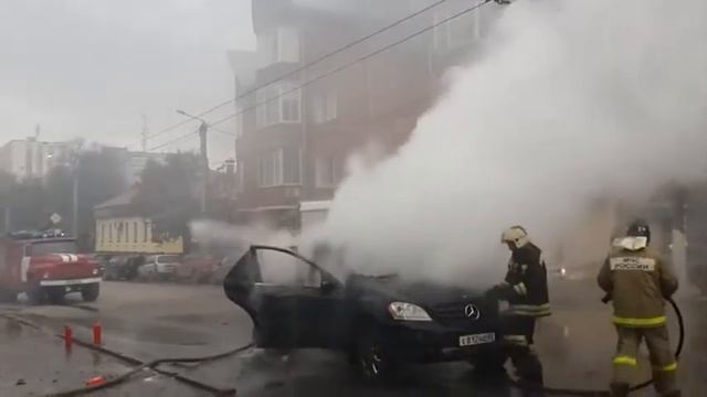 В Кирове загорелся автомобиль смотреть онлайн