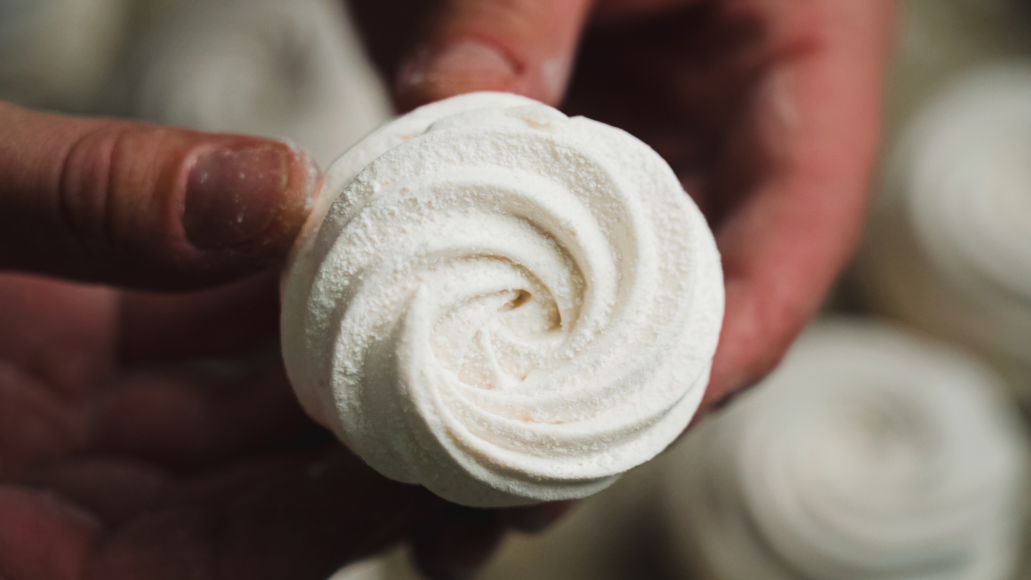 У меня зефир всегда получается плотным и не растекается. Проверенный рецепт смотреть онлайн