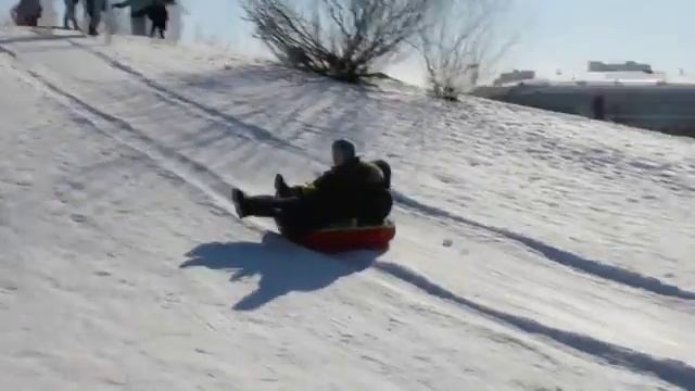 Катание на ватрушках .9 марта 2012 г смотреть онлайн