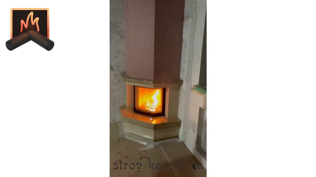 Угловой призматический камин в мраморной отделке, с дровяной топкой АСТОВ ПП 6957 в КП Фортуна