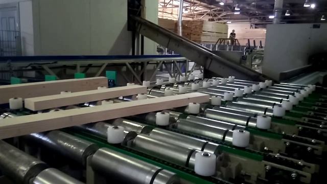 Автоматическая линия оптимизации и вырезки дефектов на базе сканера WoodEye смотреть онлайн