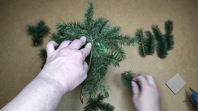 Красивый новогодний декор. Новогодняя композиция своими руками. 2 идеи зимних поделок смотреть онлайн