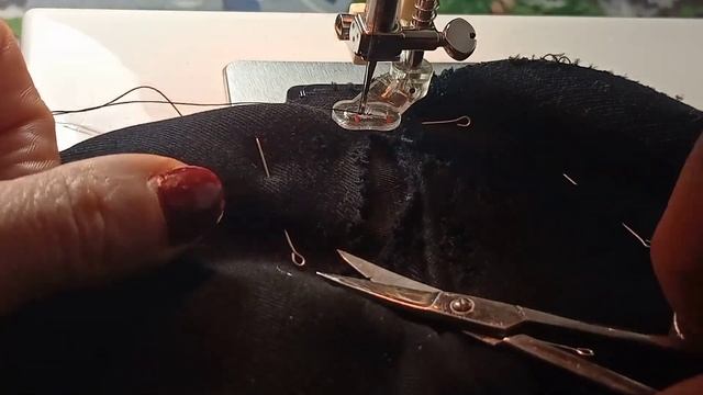 Когда протирается между ног. смотреть онлайн