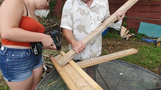 Super Simple Saw Horse || Best Beginner Woodworker Saw Horse Build смотреть онлайн