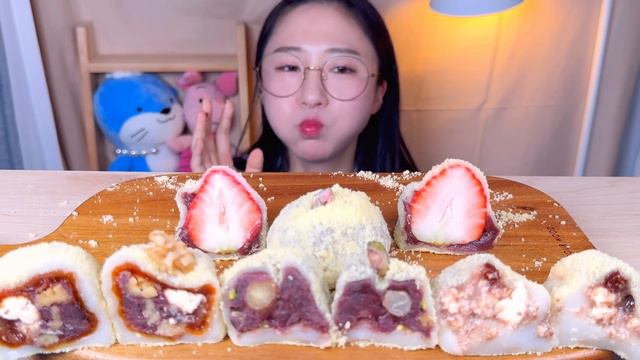 찹쌀떡🍡 무화과 곶감단지 크림치즈 넛츠 딸기 찹쌀떡 디저트 먹방 Dessert Mukbang смотреть онлайн