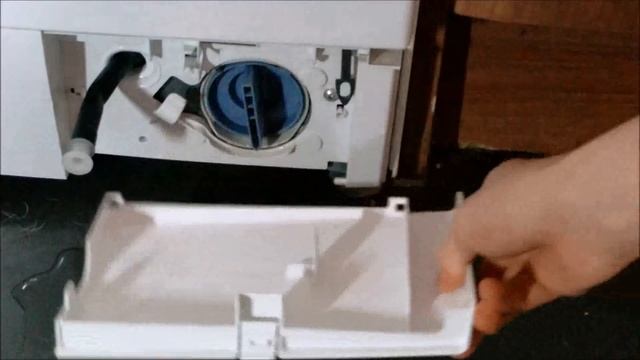How to Tip #6 - Clean the pump filter and coin trap on a Bosch washing Machine смотреть онлайн