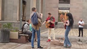 ГИТАРИСТЫ виртуозы ПРИТВОРИЛИСЬ ИНОСТРАНЦАМИ на УЛИЦЕ и ШОКИРОВАЛИ ПРОХОЖИХ ft  Гитара с нуля