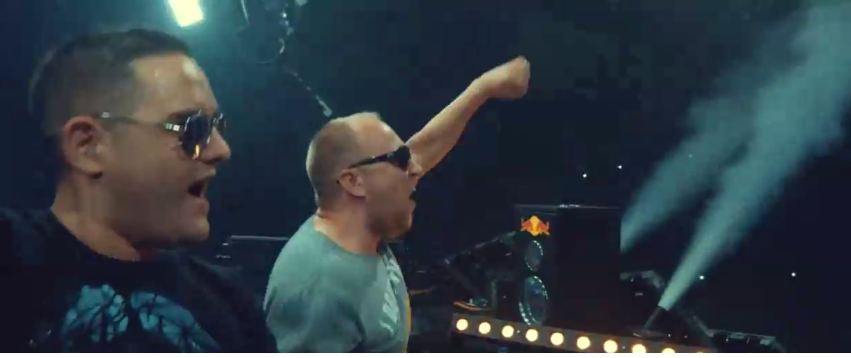 Da Tweekaz feat. Anklebreaker - Respect (Official Video) смотреть онлайн