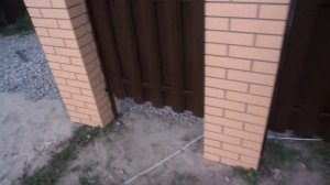 Забор из металлического штакетника с имитацией кирпичных столов «ПИКС»