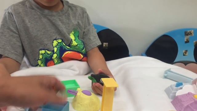 Angry BIRDS Movie McDonald's Happy Meal Toys Red Bird Bomb Leonard Pig | Liam and Taylor's Corner смотреть онлайн