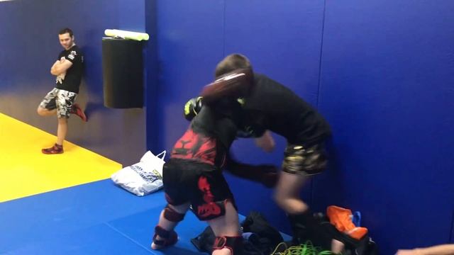 Рукопашный бой (АРБ) и Тайский бокс спаринги смотреть онлайн