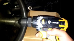 Шуруповерт deko неисправность- прокручивается патрон.