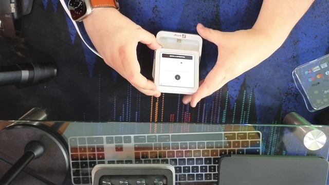 FIRST LOOK AND UN-BOXING OF THE SUMUP SOLO 3G CARD READER! смотреть онлайн