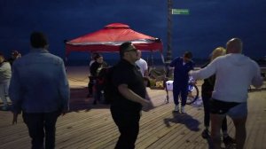 Алекс Брежнев на ночном Брайтон-Бич