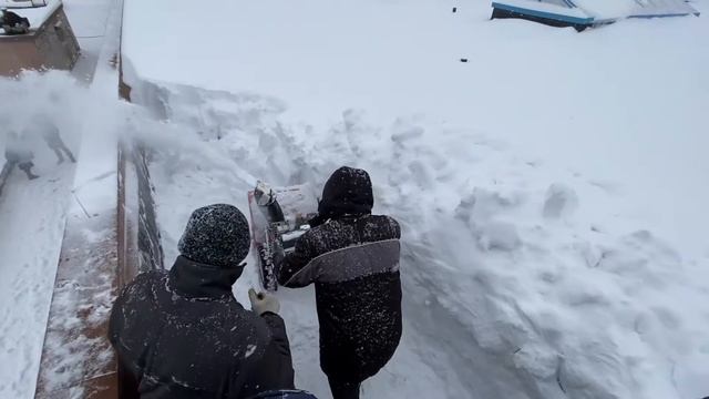 Уборка снега с крыш смотреть онлайн
