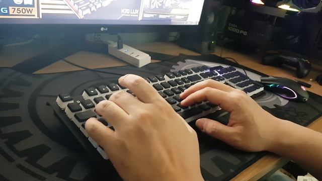 마이크로닉스 MANIC X60 RGB 마닉축 축교환 with 푸딩키캡 (적축) 타건영상 смотреть онлайн