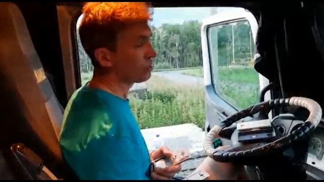 Как спать в фуре | Сон дальнобойщика в рейсе | Недостатки тягача КамАЗ | Семейный Дальнобой смотреть онлайн