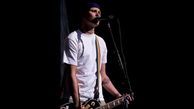 Tom Delonge - Golden showers in the Golden State (Re-Pitched) смотреть онлайн