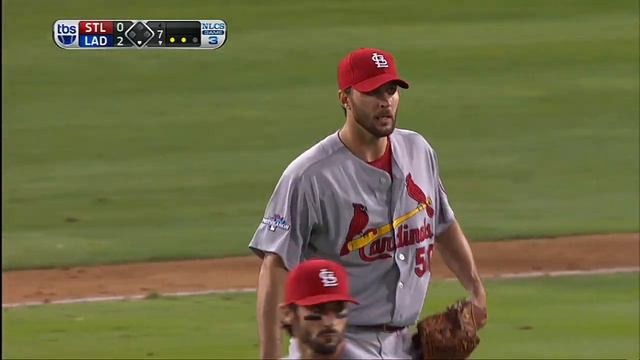 NLCS Gm3: Kozma starts a seventh-inning double play смотреть онлайн