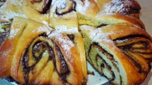 Сдобный пирог, цыганка готовит. Сдобный венок с корицей. Gipsy cuisine.