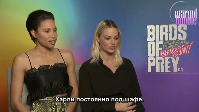 Марго Робби и Джерни Смоллетт играют в игру «Кто скорее всего?» смотреть онлайн