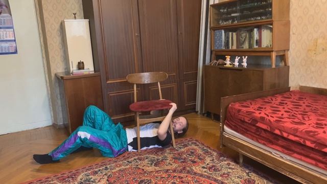 "Залезаем на стул из-под стула" смотреть онлайн