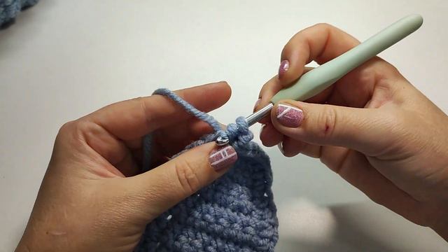 СЛЕДКИ БЕЗ ЕДИНОГО ШВА ЗА ЧАС! knitted slippers pattern/Muster von gestrickten Hausschuhen смотреть онлайн