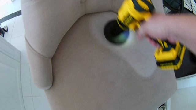 Химчистка светлого дивана и стульев. +бонус смотреть онлайн