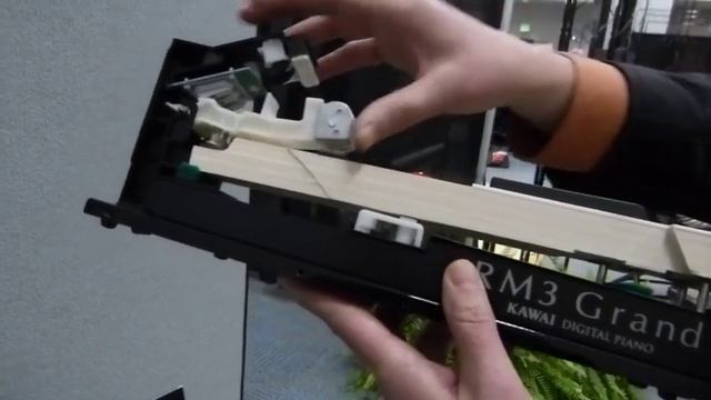 Keyboard plays the Kawai VPC1 piano controller at NAMM 2013 смотреть онлайн