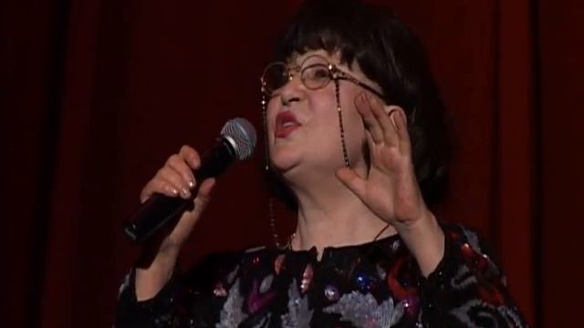 Маргарита Суворова поёт "В шумном городе" смотреть онлайн