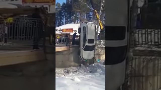 Крузак упал с моста в Белокурихе смотреть онлайн