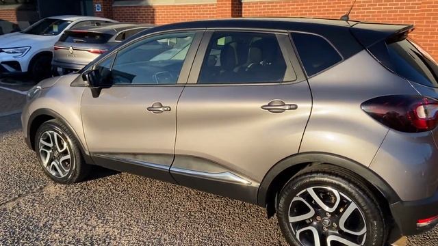 Renault Captur TCe Iconic, 20 Plate, Oyster Grey/ Black Roof смотреть онлайн