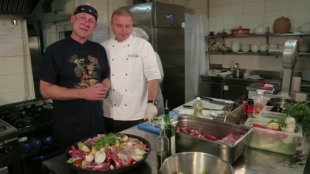 МЯСО ПО ТРАДИЦИОННОМУ РЕЦЕПТУ. ЧЕРНОГОРИЯ. смотреть онлайн