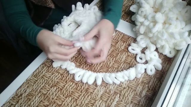 Подушка пончик из Alize Puffy без спиц. МК по вязанию руками.??? смотреть онлайн