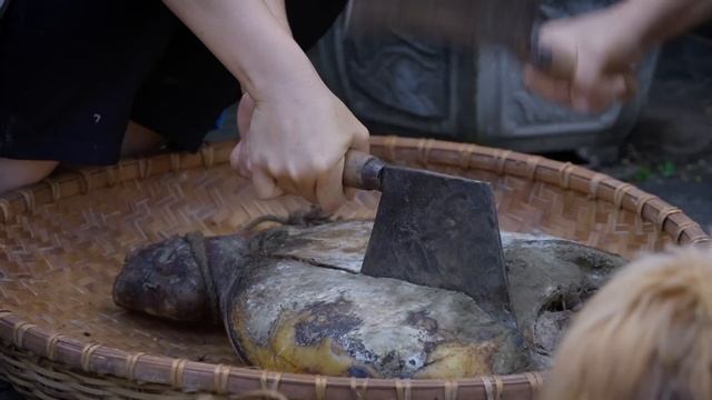 中秋，用村里长辈提供的食材，做了一个最大的月饼【滇西小哥】 смотреть онлайн
